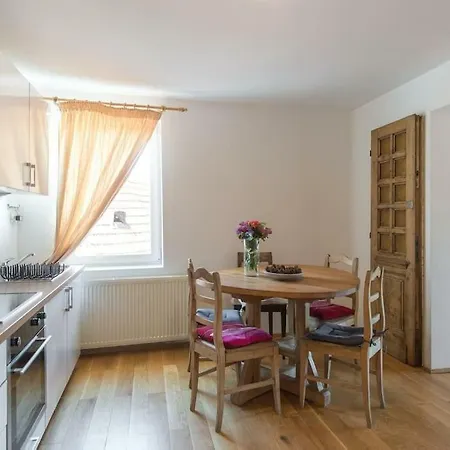 Tourists Atelier Apartment *