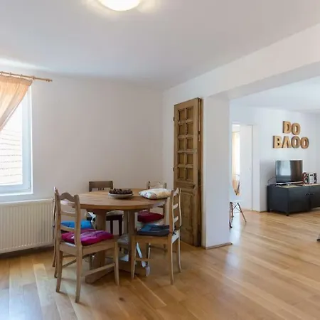 Tourists Atelier Apartment