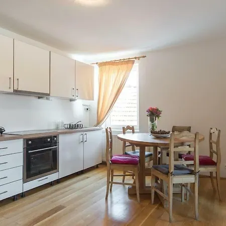 Tourists Atelier Apartment