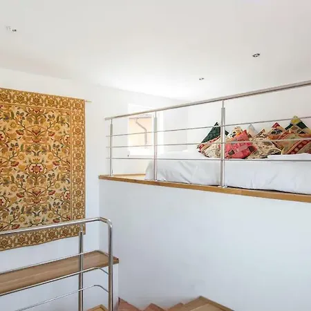 Tourists Atelier Apartment